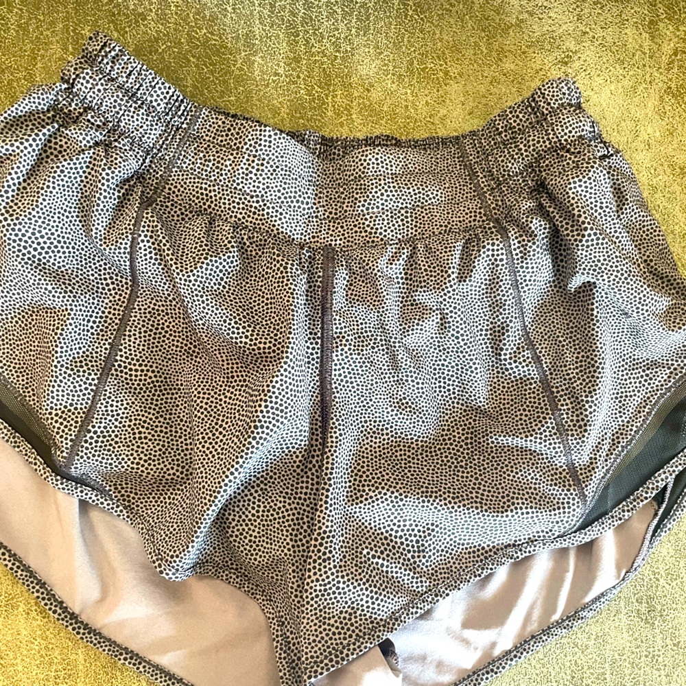 Lulu Hotty hot Shorts Size 6